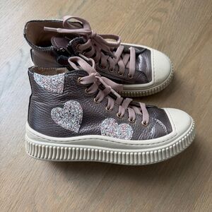 NWOT Kids Real-Leather High-Top Sneakers with Glitter Hearts (Size 1)